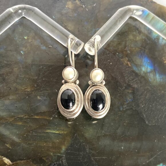Sterling Silver 925 Dainty Black Onyx White Freshwater Pearl Dangle Earrings - Picture 16 of 16